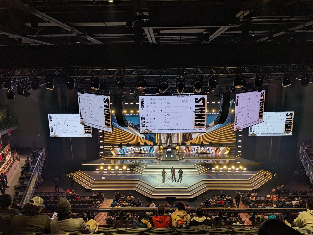 4levesque's tweet photo. Amazing first day at the Six Invitational. Can't wait to see the next matches! I love the 20's style. https://t.co/wglyr3xHZr