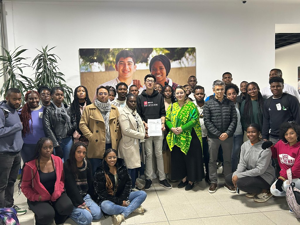 RosaQuinFECECN's tweet image. Después de horas de diálogos con el @Mineducacion @MinInterior e @ICETEX , se lograron pactar acuerdos claves para la educación de las comunidades Negras, Afrocolombianas, Raizal y Palenqueras, fortaleciendo el Fondo de Comunidades Negras ✊🏾❤️
@DanielRMed @AmeliaCotes