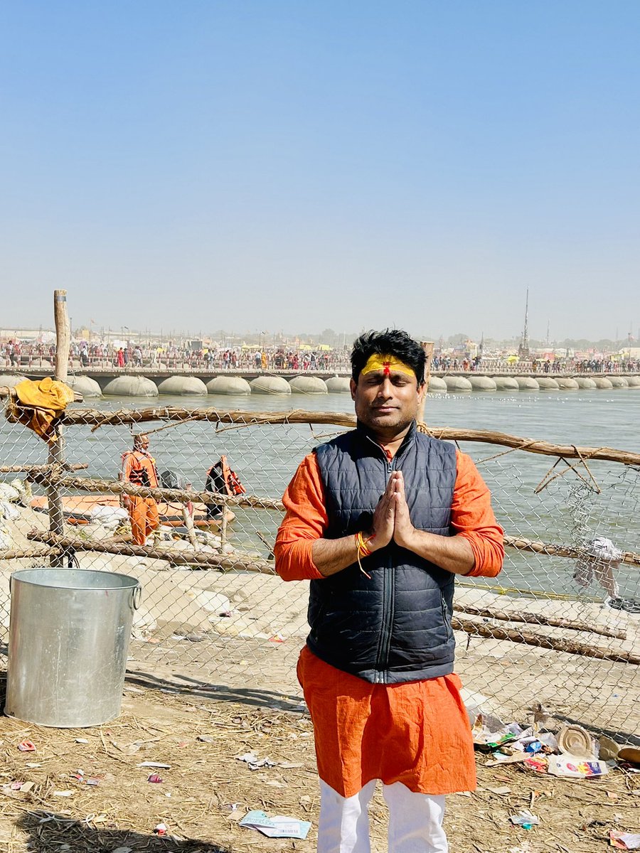 Rakesh_pgcil's tweet photo. #MahaKumbh2025 #TriveniSangam 
अद्भुत, अलौकिक, अद्वितीय !!
त्रिवेणी संगम में डुबकी लगाने का सौभाग्य मिला ! 

feeling blessed 😌😌🙏🏻🙏🏻

Great arrangements in all respects  by @UPGovt #KumbhMela2025 https://t.co/NcxbyNFwtj