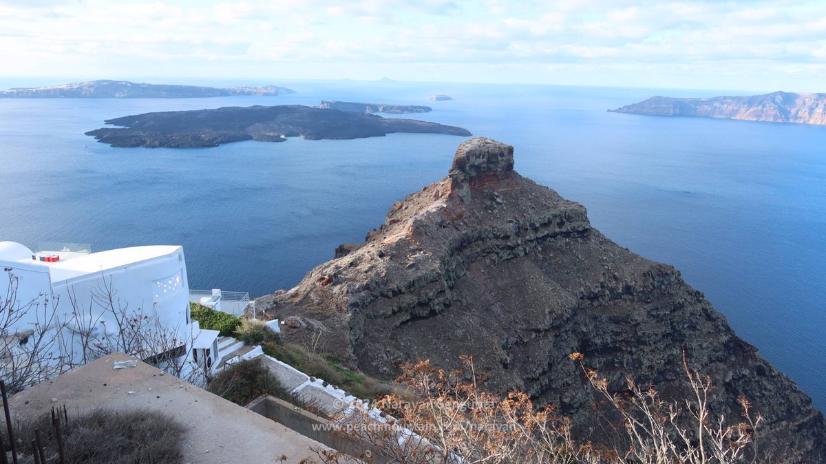 USAS_WW1's tweet image. #Santorini #SantoriniEarthquakes #Earthquake #Σεισμοι #Σαντορίνη: The Santorini area has had 1,500+ magnitude 2.0 and up earthquakes in February. The little 10-mile circle has had about 30% of the world&apos;s earthquakes in that time.😢