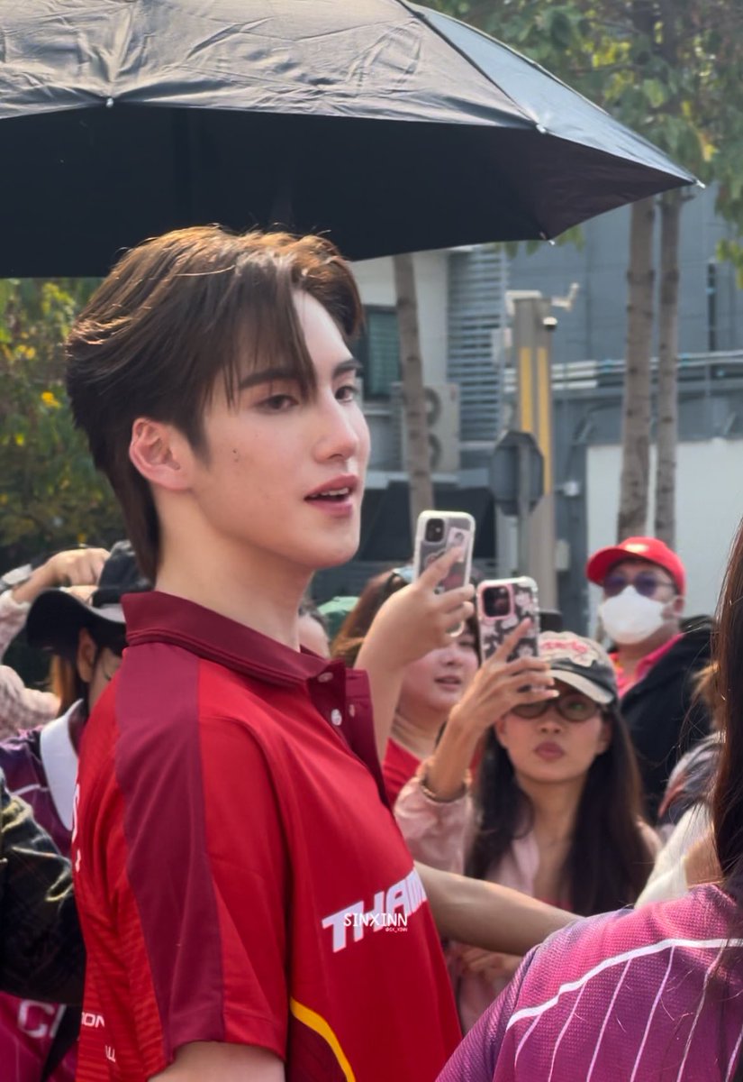sx_xinn's tweet photo. โต๋ยหล่อมากก จะบ้าาาาา🫠

#tucuball75 #งานบอลธรรมศาสตร์จุฬา75
#PHUTATCHAI
#TUCUBALL75xBUS
#BUSbecausaeofyouishine https://t.co/QlyErD1raE