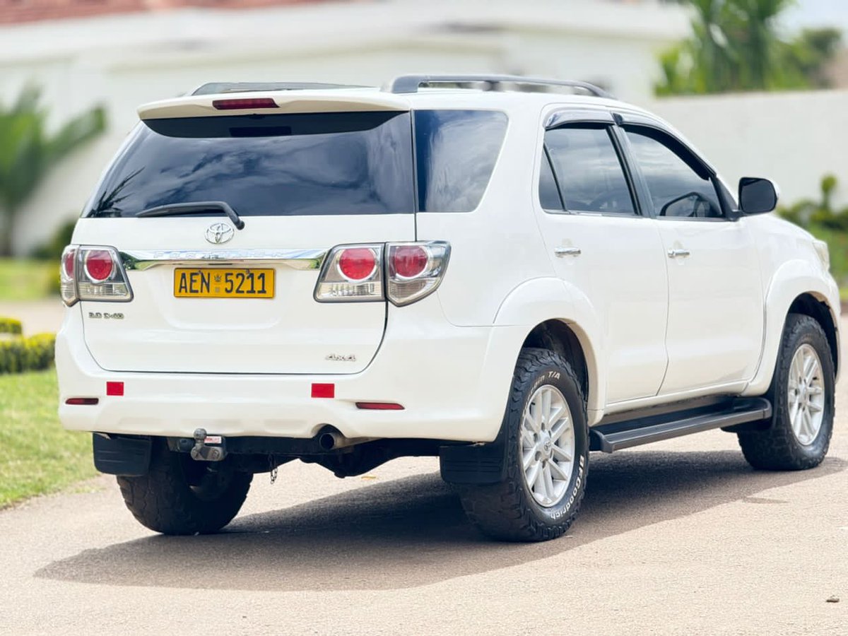 Ndauya neFortuner iyi yakachena irikuda $18 000 varikuda kuhodha huyai titaurirane
Call or whatsapp 0777849030