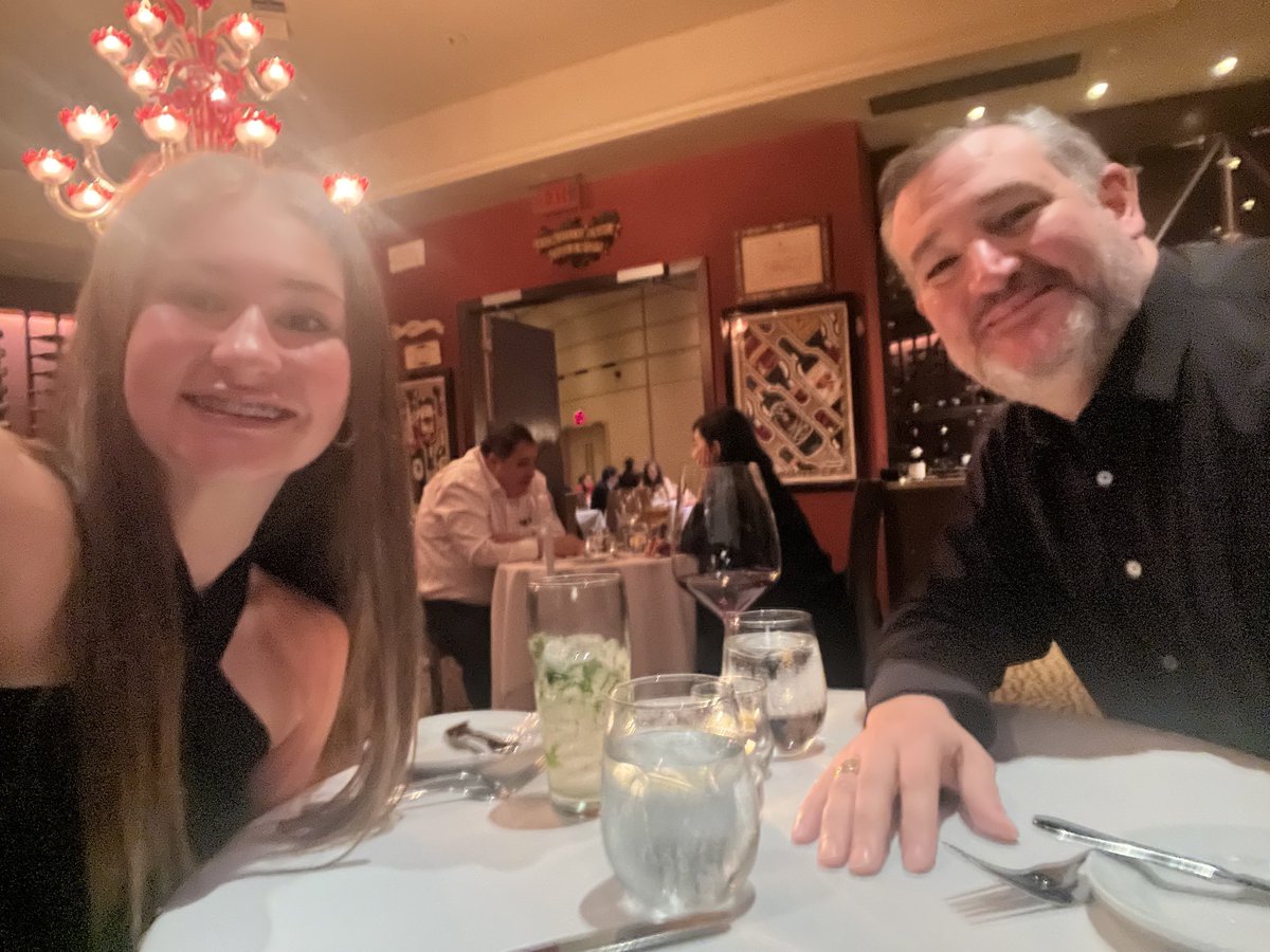 tedcruz's tweet image. This Valentine’s Day, Heidi is out of town….so I had an awesome Daddy-daughter dinner with Catherine!

❤️❤️❤️❤️❤️