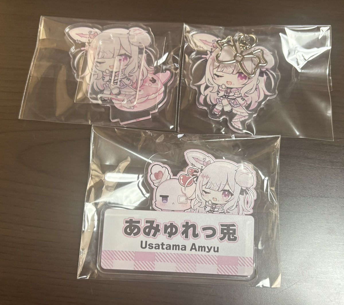 masarun_0929's tweet photo. あみゅたまのvirtualCOSPOさん公認グッズ届いたよ〜!かわいい〜!!
ファンネームバッチこれからのイベントで付けていけるね!
#兎彷魂あみゅ
#virtualCOSPO https://t.co/iaDiLs42Nk