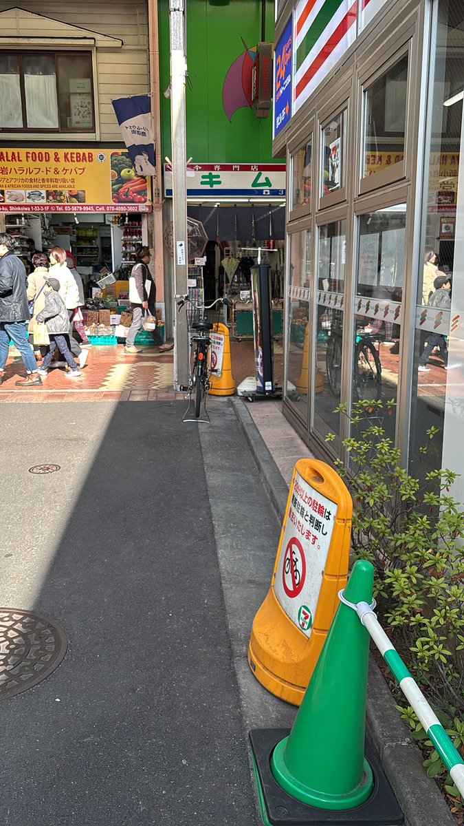 SUBUNA_7's tweet image. 傘屋に弁当食べに来ました☂️🍱

#木村洋傘店
#WSV