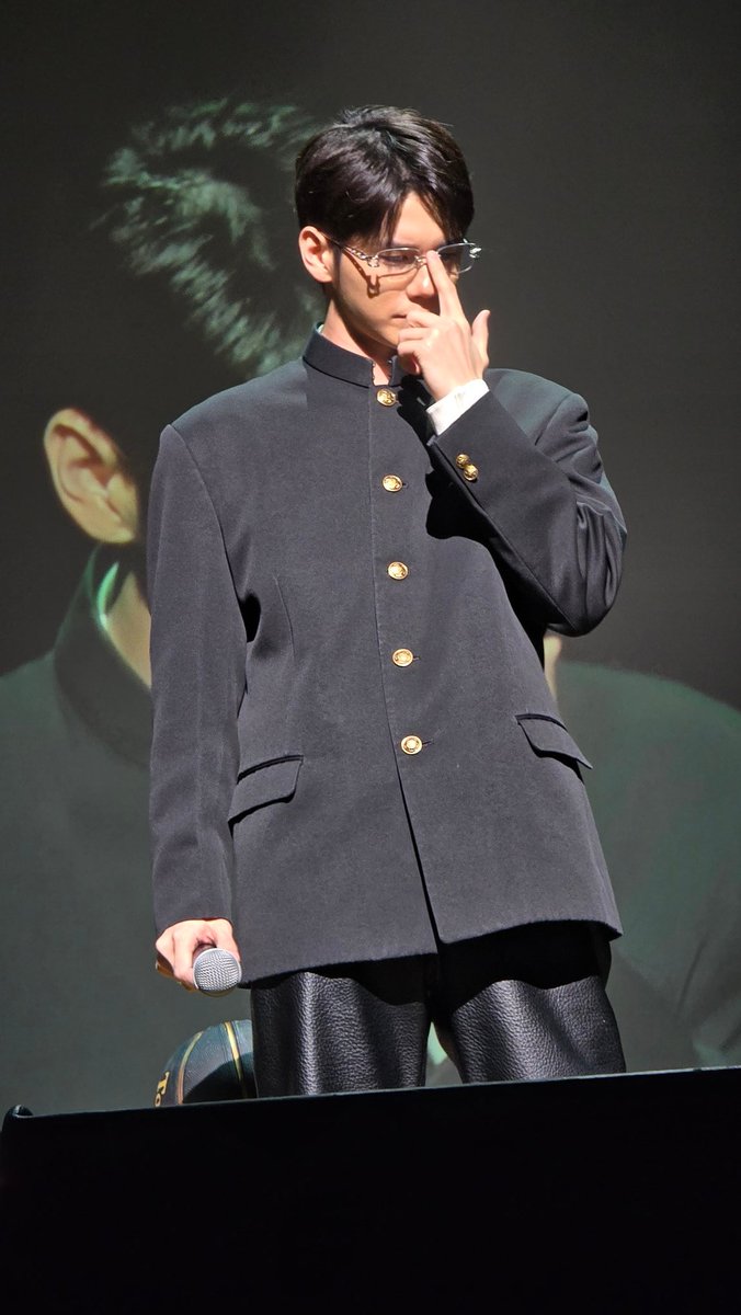 옹성우 오타쿠였던 시절이 인생에 없었던거 같은데 사카모토입니다만?< 같은거 왜이렇게 잘어울리는거임 ㅁㅊ