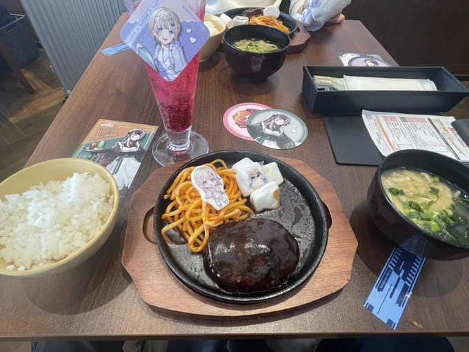 コラボカフェ来た 