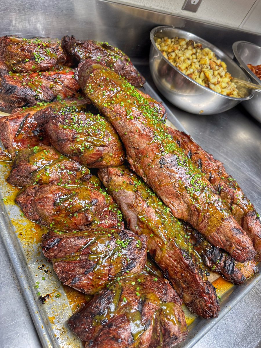Look at these beauties. When it’s carrot finished (as opposed to grain and corn which is dry) the beef has muscle tissue that is infused with sweet, nutritious juices. That a the secret to why Santa Carota has such a clean finish.