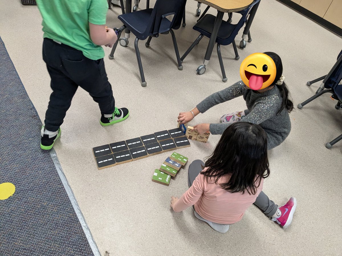 MrsToddK's tweet photo. We had so much fun coding our Beebots this week! https://t.co/7tUDV1xCuL