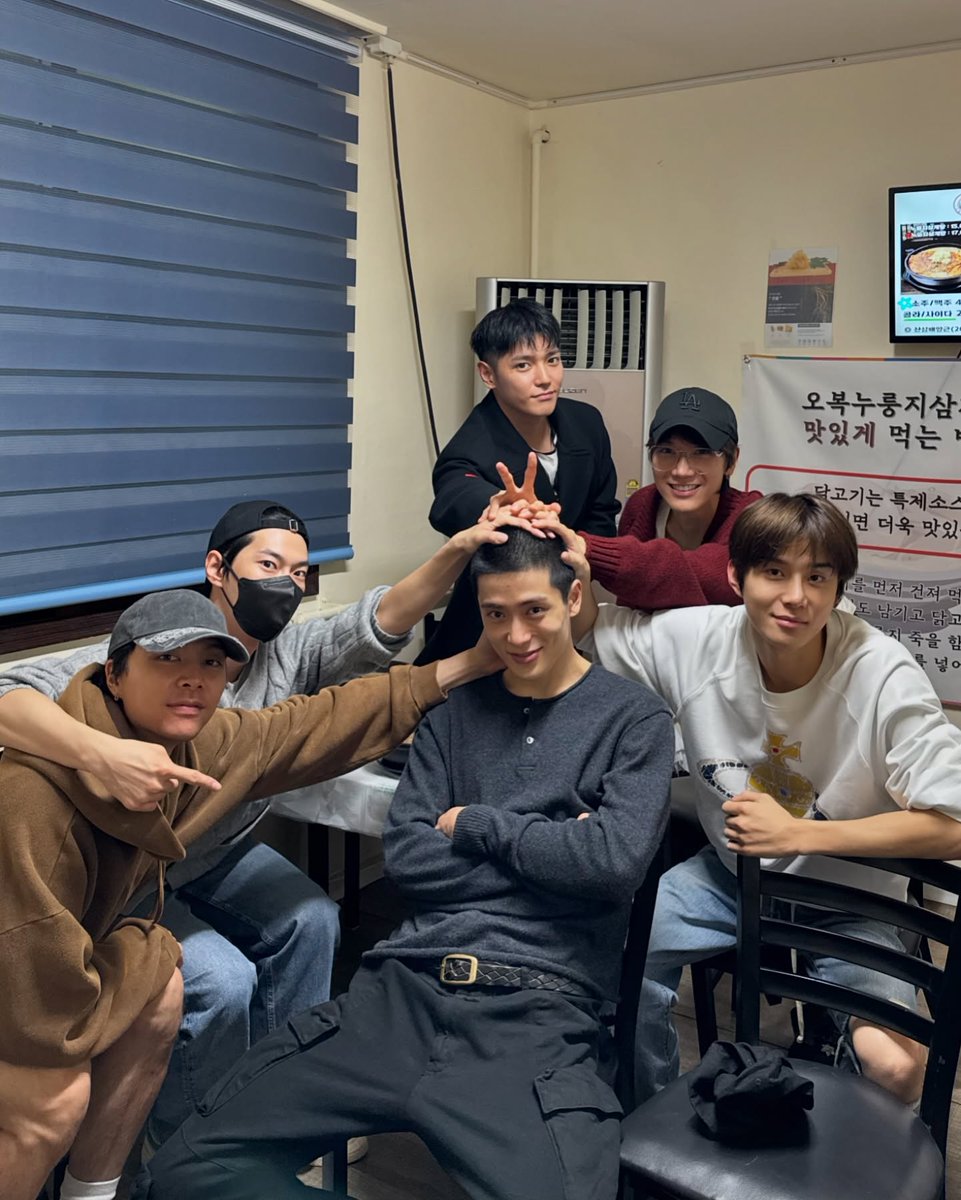 daisyfated's tweet photo. 😭😭😭😭 https://t.co/fbxvmJT8T0