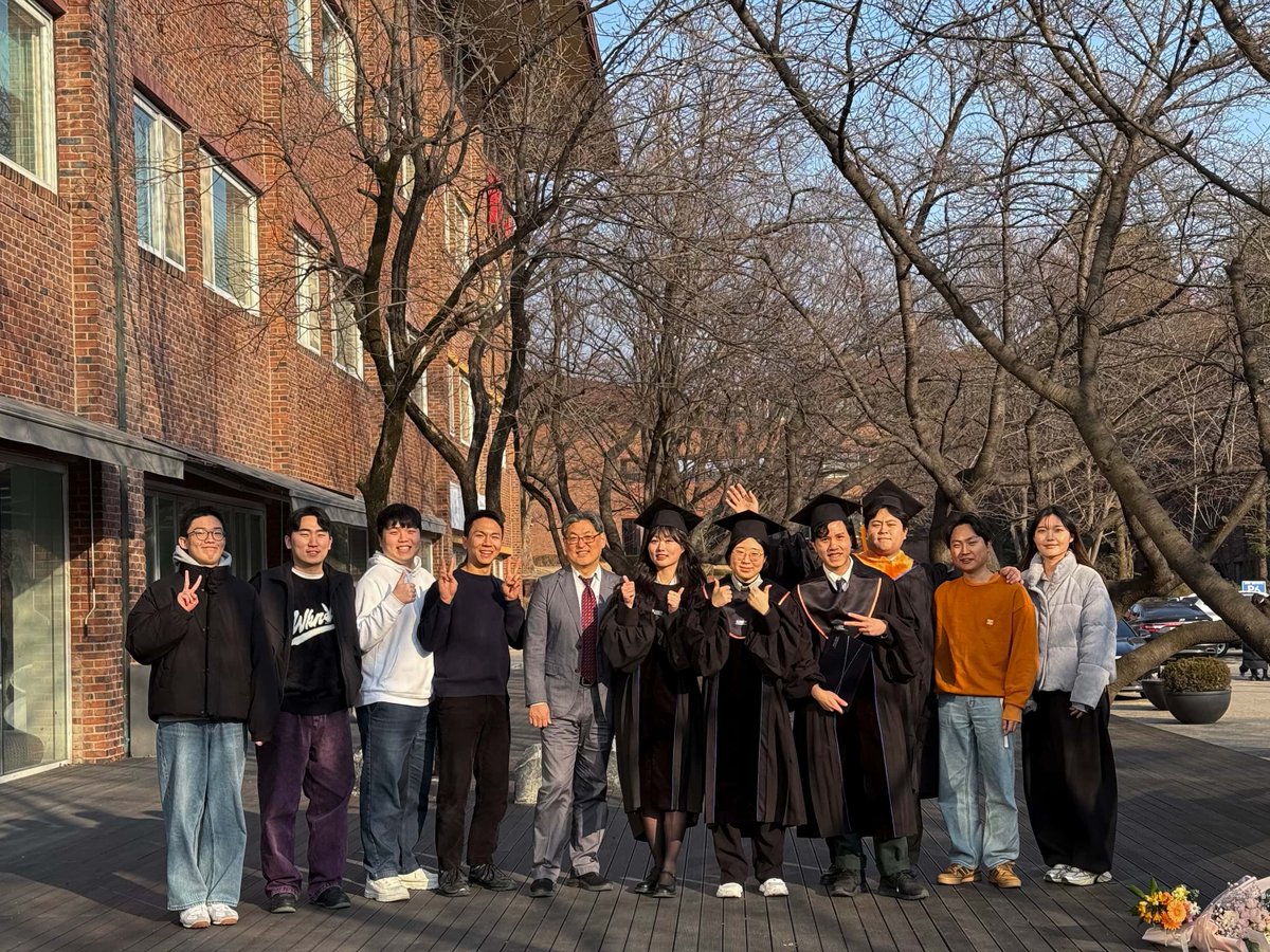 sketchlabkaist's tweet image. On Feb 14, Seung-Jun Lee (M.S.), Hanbee Jang (B.S.), Siripon Sutthiwanna (B.S.), and Hyelim Hwang (B.S.) received their degrees. Congratulations!