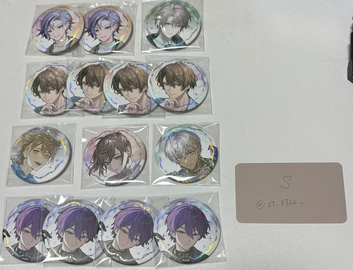 st_0722_'s tweet photo. にじさんじ 7周年 ART OF NIJISANJI
交換 譲渡

求)🗝️💸>>>定価+手数料〜
譲)画像参照
　🥂✨、🌞、🏢、✌️🦊、🔫、💧、⚔️

条件良い方優先
よろしくお願いいたします。 https://t.co/5Mw0BmysZA