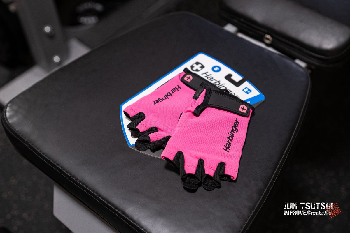 junjun_imp's tweet image. 奥様の筋トレも続いてるので
グローブをプレゼント
やっぱグローブはHarbingerやね～

#Harbinger #トレーニンググローブ #グローブ #camera #FUJIFILM #ハービンジャー #workout #viltrox #カメラ #富士フイルム #筋トレ #ワークアウト #トレーニング #パーソナルトレーナー