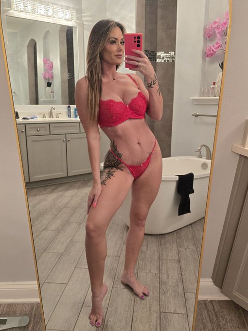 Be my Valentine ? https://t.co/CVEJWSBUqA
