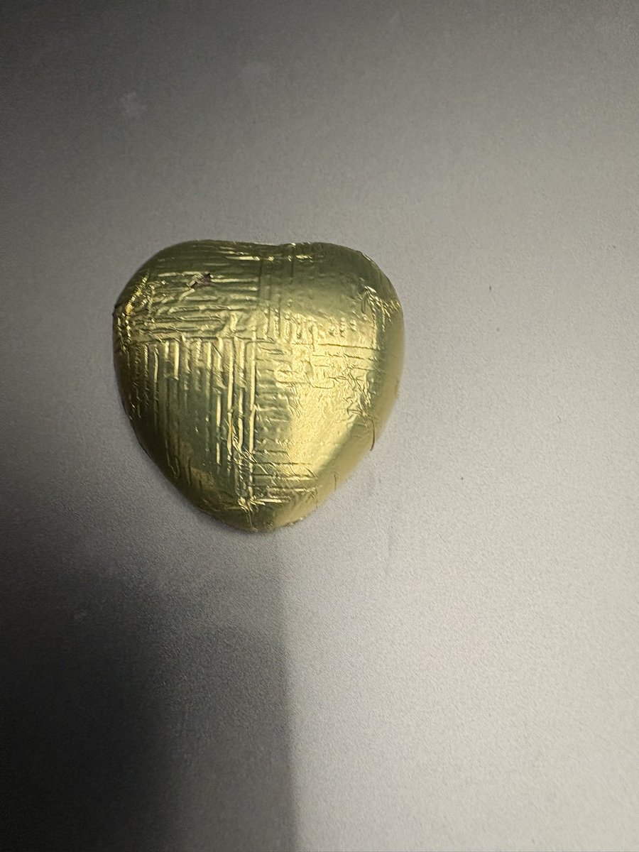 Thank you <a href="/GWRHelp/">GWR</a> for my valentines chocolate yesterday on my way home from London ❤️
