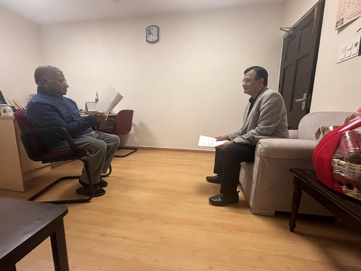 ShoneeKapoor's tweet image. Met Hon'ble Deputy Chairperson of Rajya Sabha Sh. Harivansh Narayan Singh Ji yesterday and apprised him of gross misuse of Gender Biased Laws.
Must say he is a very humble man, he gave a patient hearing and gave few astute suggestions to take our movement forward. He strong…