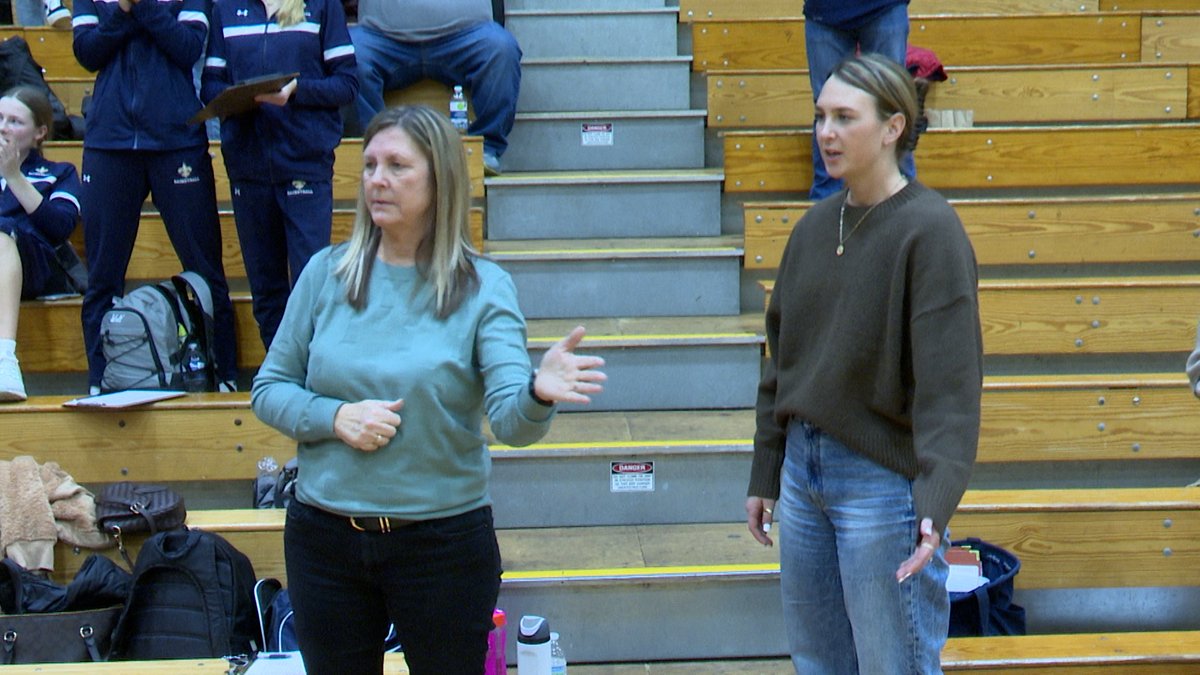 Bailey Coffman used to play for her mom Deb at Central Catholic. Now they coach together.

Story: centralillinoisproud.com/sports/local-s…