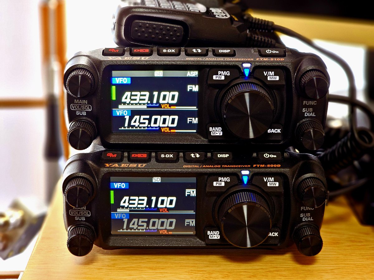 お疲れさまです。 YAESUの新しいモービルトランシーバー FTM-510D と