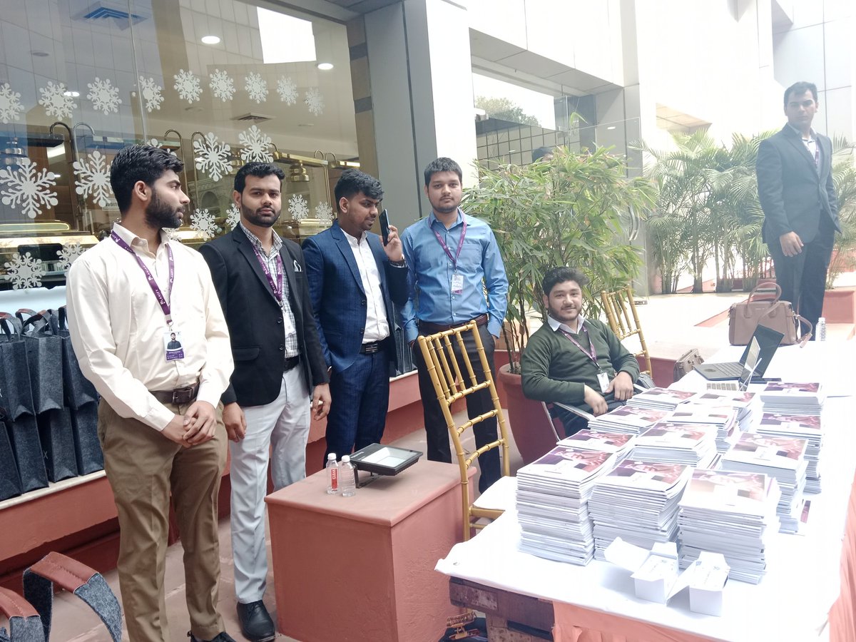 PlanifyIndia's tweet image. A Grand Success! Planify organized VentureX AIF partners meet. The #VentureXfundlauchevent brought together top investors, partners, &amp;amp; experts to discuss the future of AIF, Pre-IPO &amp;amp; SME investments. 
#Planify #PartnersMeet #VentureXAIFfund #Investments opportunity