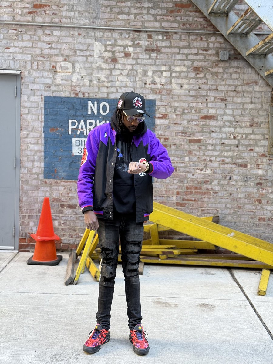 thekingdubb's tweet photo. B Day Vibes #Feb14 https://t.co/n6vwG0MweX