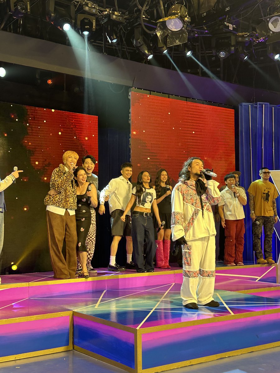 TaongGrasya__'s tweet photo. #Vicerylle era Buko! Thank you to our celebrity singer of the day Jireh Lim! #ShowtimeMentality https://t.co/ah9y4nbS1t