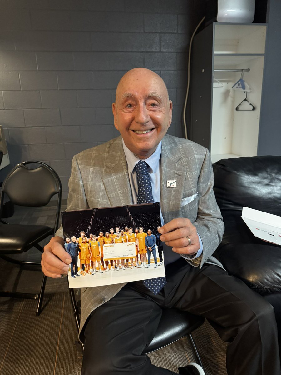 DickieV's tweet image. I am so shocked totally shocked by @RickBarnesUT who is absolutely in my humanitarian hall of fame! Thank you to @Vol_Hoops for this incredible gift! It’s #awesomebaby!