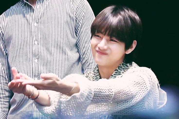 chaliteku's tweet photo. fake love era taehyung.. hala aklimda bi yerlerdesin https://t.co/4dyrt8DgK9