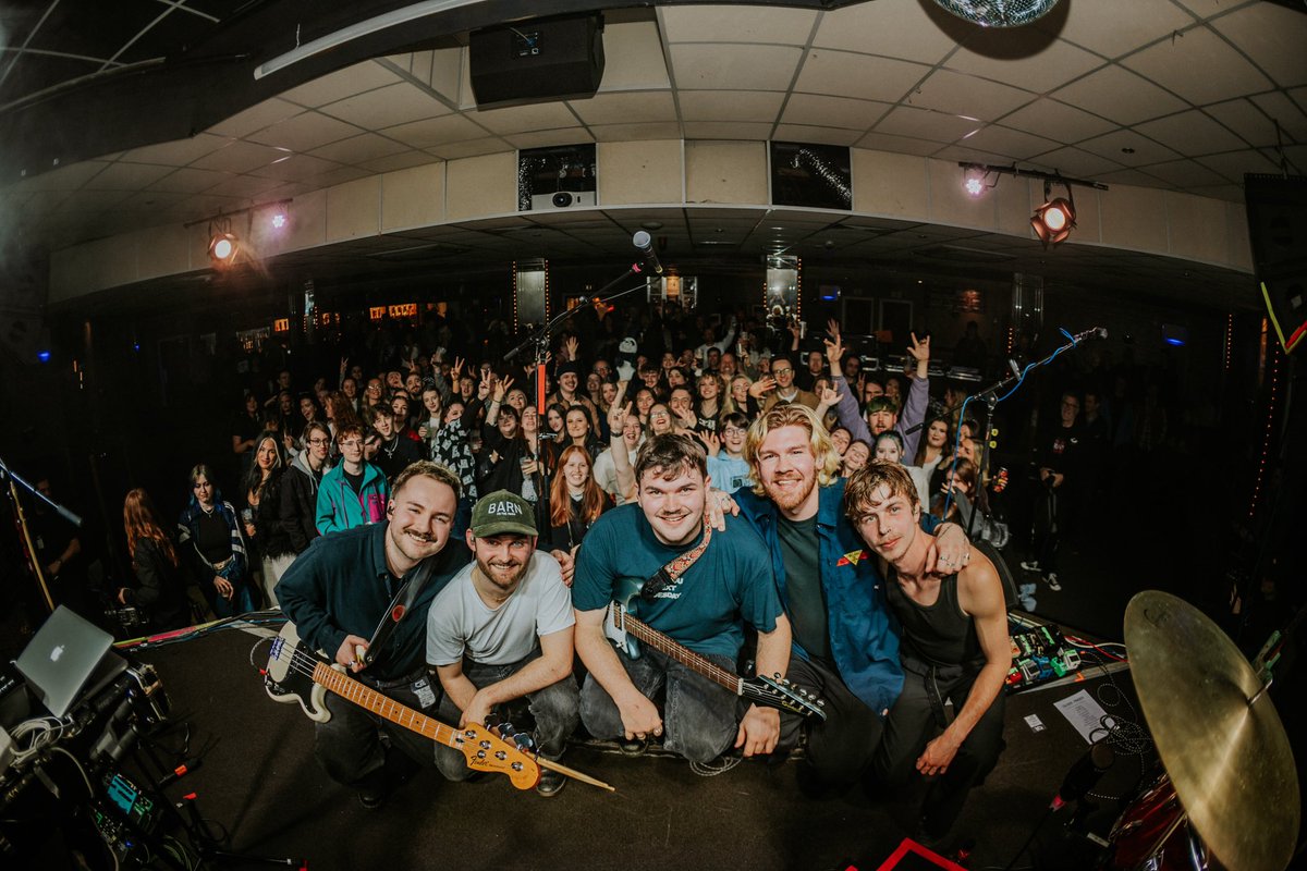 Oliver Pinder (@oliverpindr) on Twitter photo BRUDENELL | LEEDS | 28.02.25
the silliest night of my life. thank you so much x BRUDENELL | LEEDS | 28.02.25
the silliest night of my life. thank you so much x