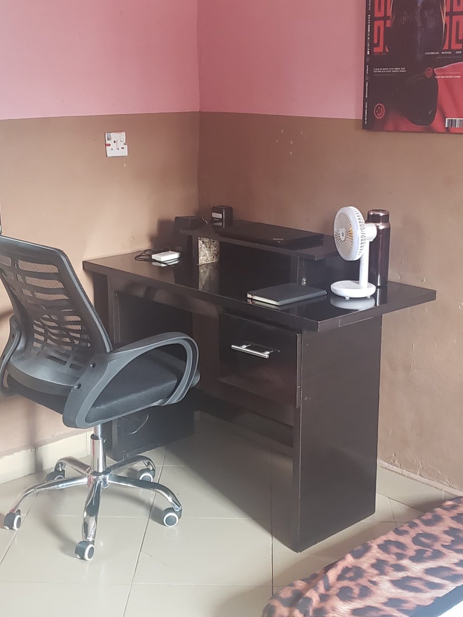 _SAMMYARTS's tweet image. My Workspace Evolution.
1st slide: Had just my smartphone to design with.
2nd slide: Got a new pc and a bigger fan.
3rd slide: Rented a new apartment and I CONTINUED to build my Workspace.
4th slide: My current Workspace as of today.
Lesson: KEEP BUILDING🔥