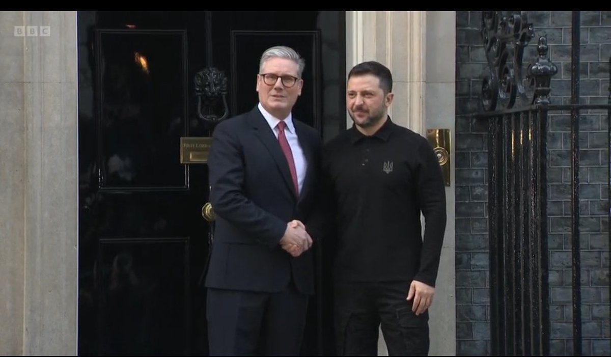 The UK is one of the most restrained and subtle diplomatic forces in the world. No need for a degree in semiotics to see what it did tonight 🇺🇦🇬🇧