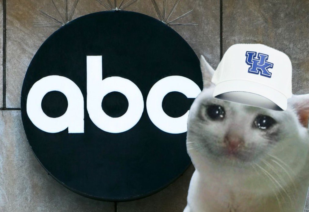 TimothyMarsee1's tweet photo. @ABCNetwork @espn @Rupp_Arena y tho? #kentuckywildcats https://t.co/nPi3EKO8Qz