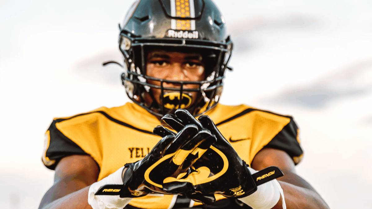 Nick Emmanwori Posts Historic NFL Combine Performance

<a href="/Eman7Nick/">Nick Emmanwori</a> 

Watch it here: phenompreps.com/blogs/news-1/n…