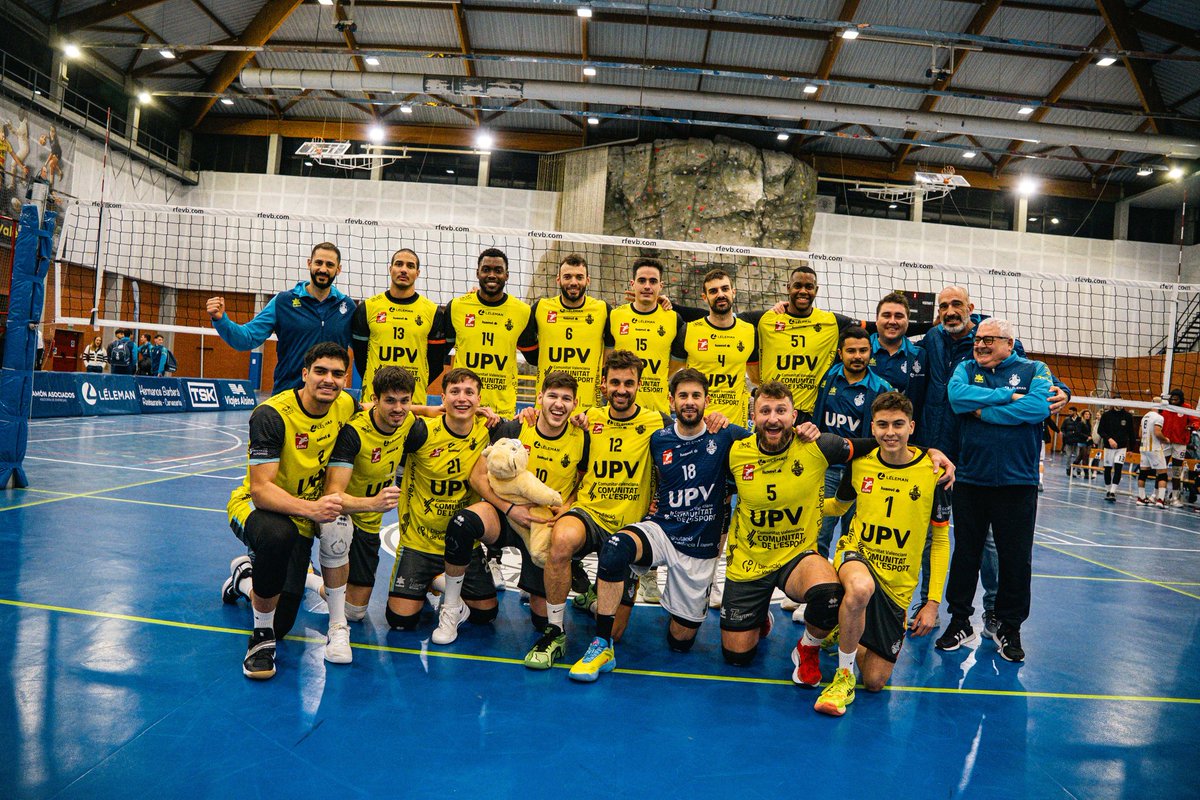 ConqueridorV's tweet photo. Estamos de vuelta 💥

Volvimos a disfrutar jugando en casa para despejar las dudas y superar por 3-0 al @voleysanroque. ✅️

🔜 Nos esperan por delante dos finales más antes de cerrar la fase regular de Superliga.

#VamosConque #DamosElSalto https://t.co/79W7bxrEWB