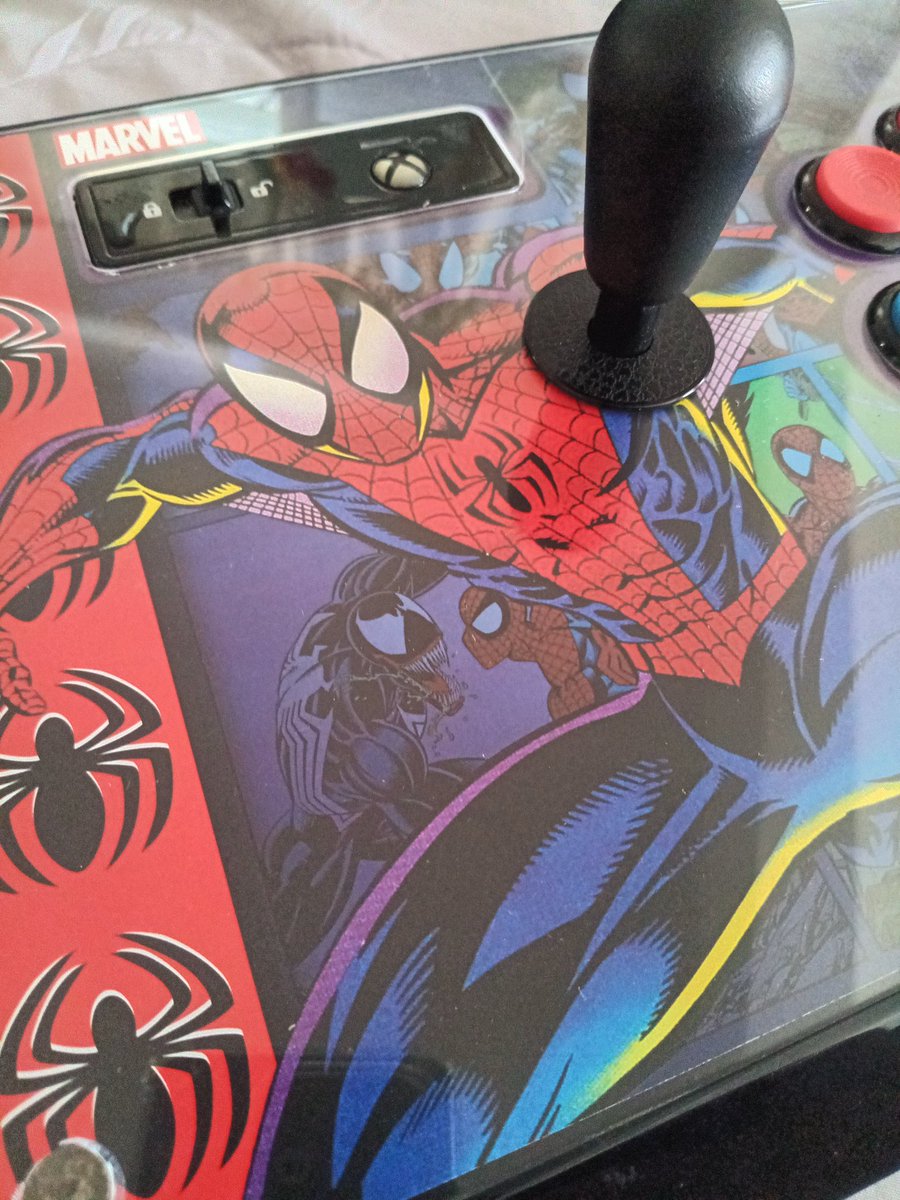 SpoodySTK's tweet photo. My custom artwork for Razer Atrox inspired by Toybiz 2000s Package and my favorite artist Mark Bagley #fgc #mvc #marvel #fightstick #capcom #marvelvscapcom #fightinggame https://t.co/UaWlMVuwYG