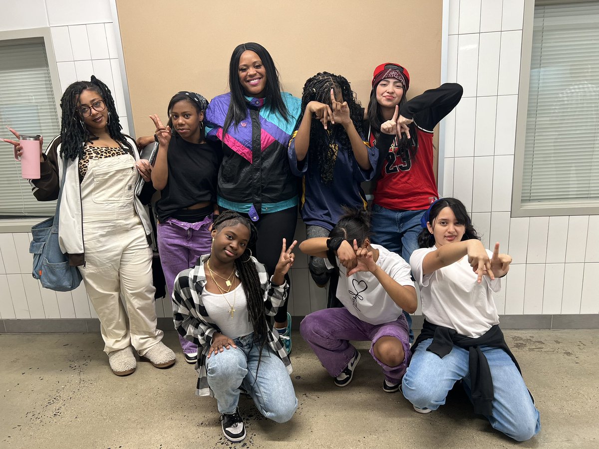 ellenochoa_ms's tweet photo. Day 4 of Black History Month Spirit Week… 90s Throwback Day! ✊🏽🖤 The staff and students showed up and showed out!!! 💪🏽 #pgcpsbhm25 @pgcps https://t.co/akHtSYQE88