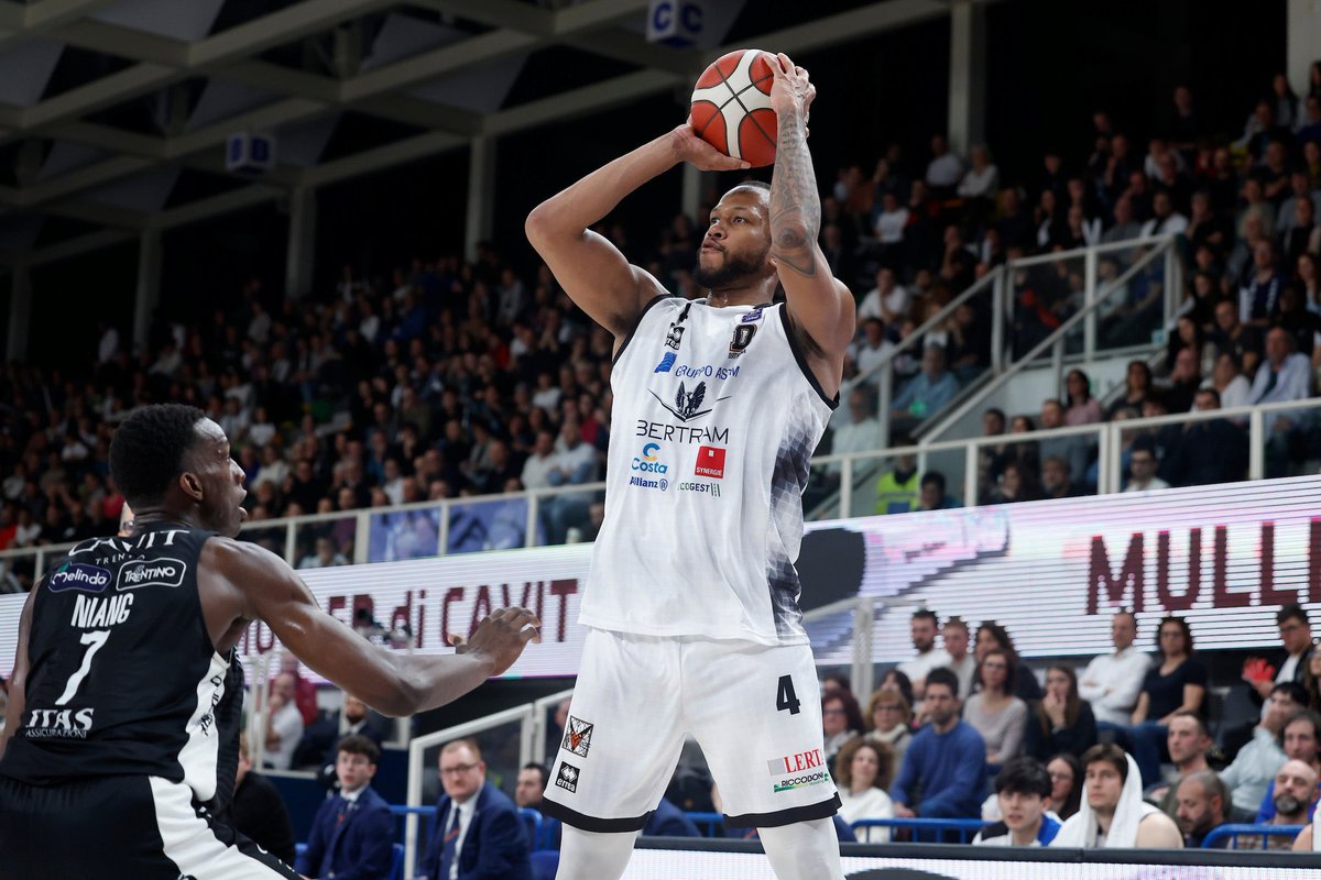 ‼️🇮🇹Justin Gorham tonight against Trento: 35 points (7/7 FT, 9/10 2P, 4/6 3P), 13/16 81% FG, 7 rebounds, 1 assist in 31 minutes. Derthona Basket wins against Trento 85-89.

<a href="/JustinG4_/">Justin Gorham</a> MVP🏄‍♂️

#LBA #SerieA #Derthona #Tortona