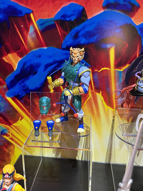 Toyhuntersholl2's tweet photo. Thunder of Grayskull (or whatever we're calling it) is looking freakin awesome!
Thanks to @toynewsi for posting pics
#motu #thundercats #80scartoons #80stoys #toyfair #crossover #thirdearth #swordofomens #bythepowerofgrayskull https://t.co/g8Sgb8prRA