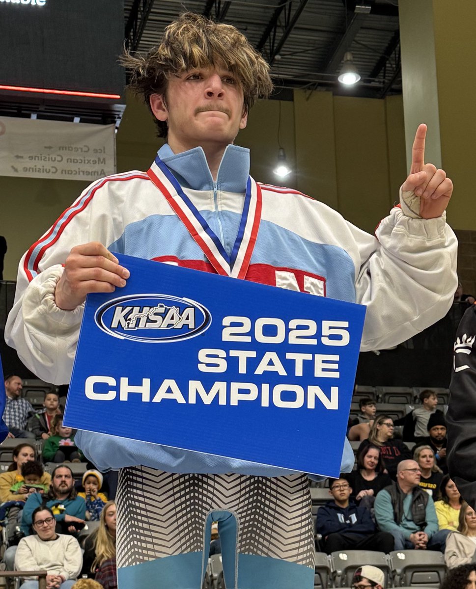 🚨🏆
BOYS’ WRESTLING – 106 WEIGHT CLASS
Fourth Talon Sanderlyn (Boyle County)
Third Bryant Brinkman (Ryle)
Runner-up Josh Waufle (Paducah Tilghman)
And the 2025 STATE CHAMPION BRAXTON CORBETT (UNION COUNTY)
#khswr