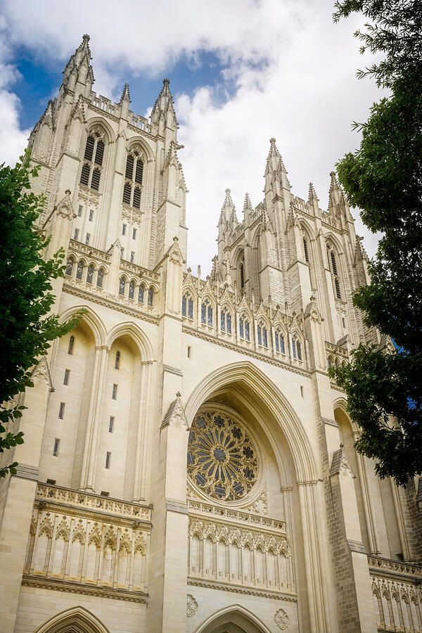 joancarroll's tweet photo. Washington National Cathedral https://t.co/5taNtcUwHW #church #cathedral #WashingtonDC #washington #facade #towers #rosewindow #giftideas @joancarroll https://t.co/WxIDxoMJA3