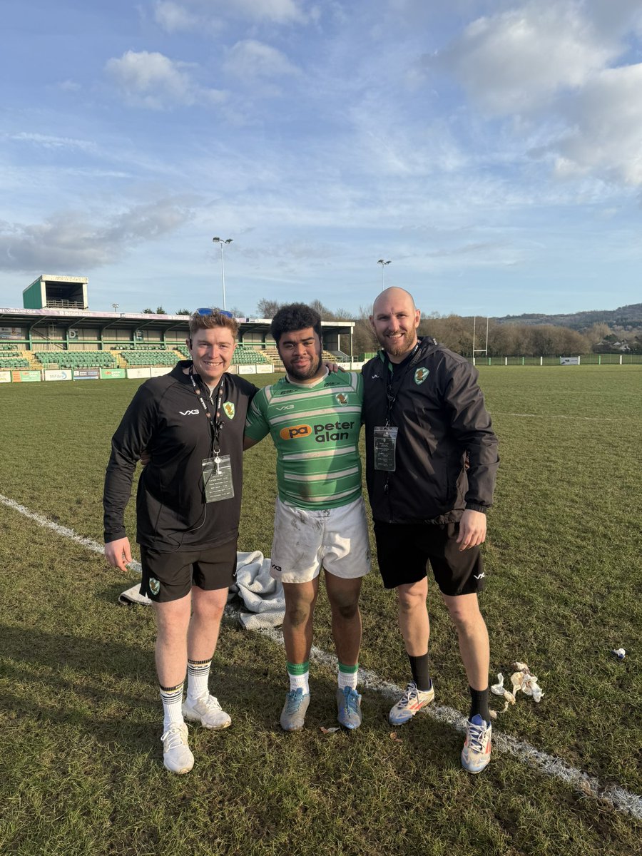 CAERPHILLY ARE PROMOTED TO DIVISION 1🎉🍾

Caerphilly 32-27 Cilfynydd 🤩

10 DEGREES AT MARKET STREET MOTM- 
 Benji Naisaramaki

#RygbiCaerffili 💚