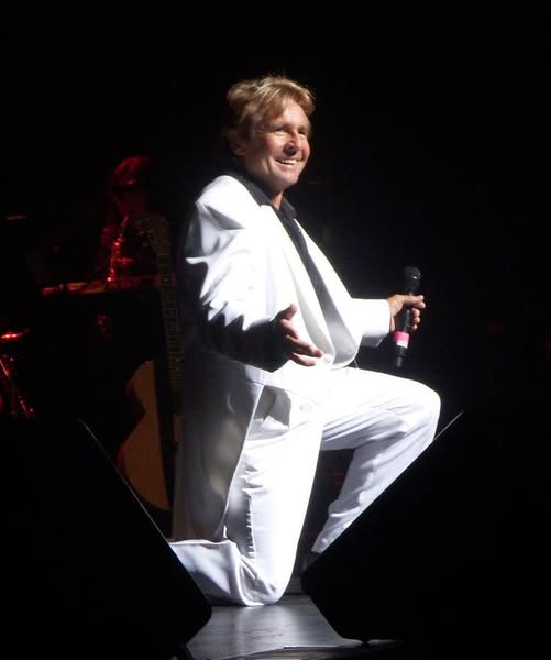 TorkTweet's tweet photo. “A true friend’s memory lives on in the heart forever.” ~Author Unknown
Remembering the #ManchesterCowboy. Sending hugs to everyone who may need one, especially Talia, Sarah, Jessica, and Annabel. xoxo ~ptfb team
#MonkeeBrothers #MonkeesFamily #DJEMF #ShineOn #ManchesterCowboy https://t.co/r8w9A4FgyQ