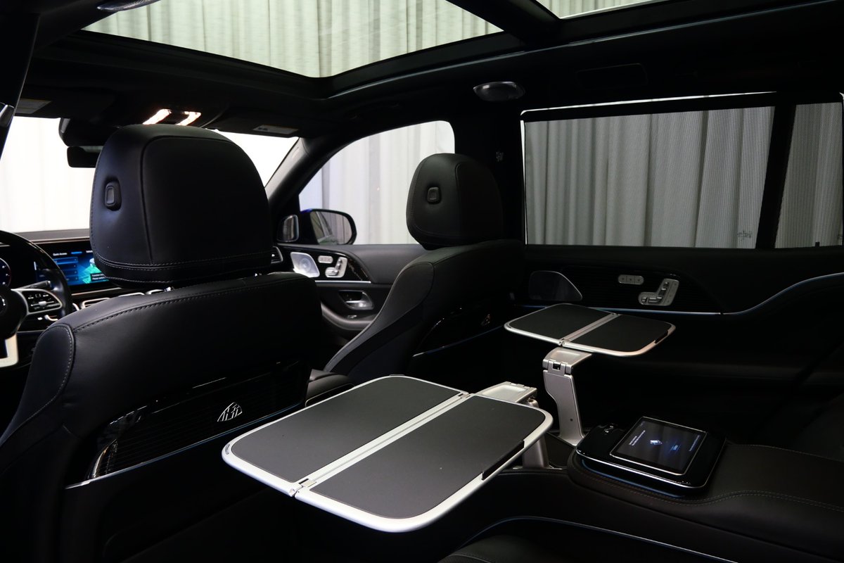 MarshallGoldmBH's tweet photo. This 2021 Mercedes-Maybach GLS 600 is a whole statement. From the Burmester audio system to the designo piano black lacquer trim, every detail is perfection. Rolling on 23-inch Maybach forged wheels, this GLS is elegance in motion. #FirstClassDrive 

🔗: https://t.co/ip8rnNB43n https://t.co/4gXXmS9xIJ