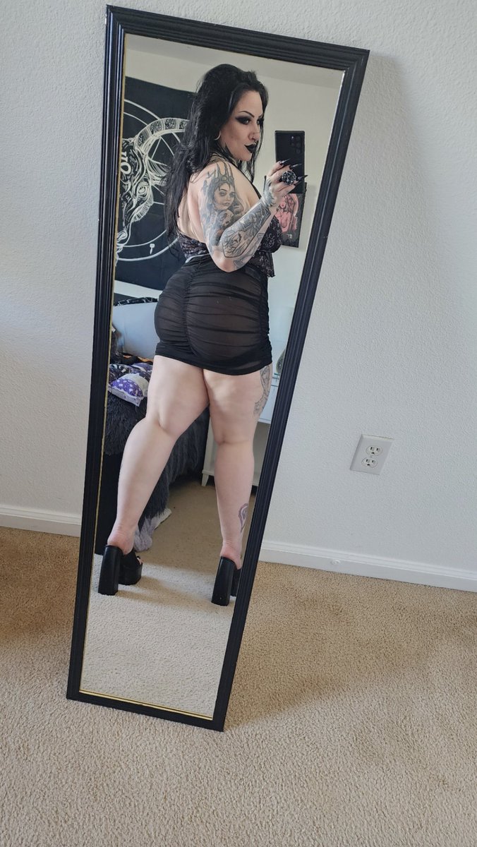 likeohmygoth's tweet photo. Look back at it https://t.co/4Sr1gLMz9D