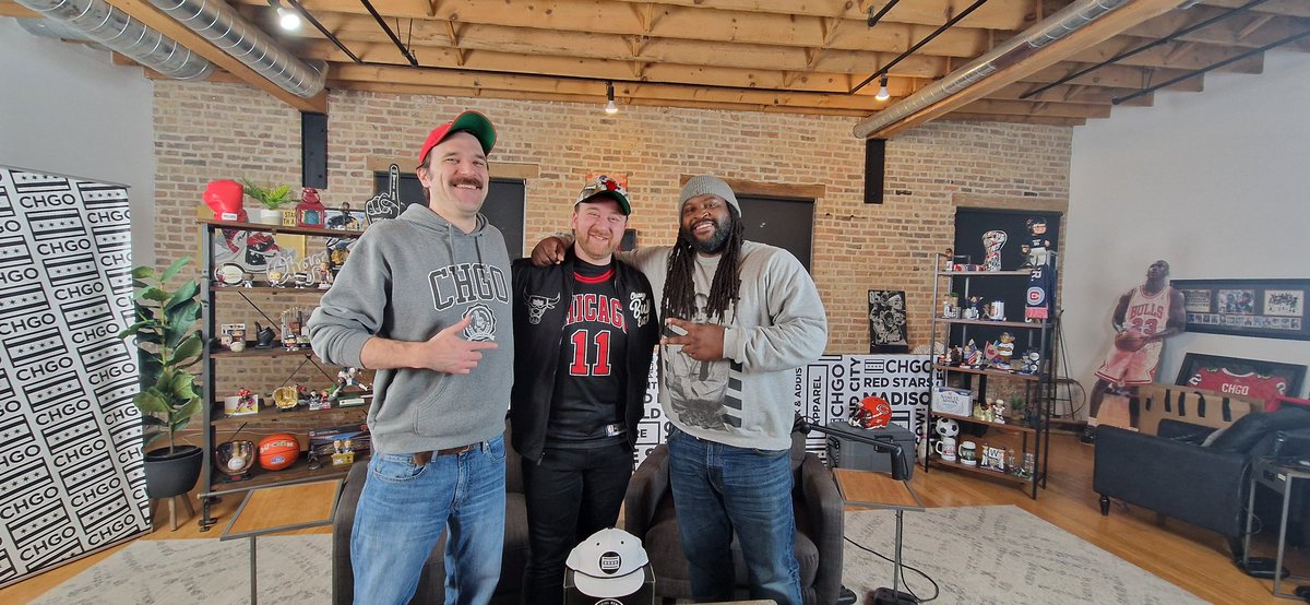 ste_general's tweet image. I met Stacey King, Adam Amin, Chuck Swirsky, and Tim Sinclair.. 

But these two legends top the list by a LARGE margin.
@BawlSports @Bulls_Peck 

I appreciate you both so much Matt &amp;amp; Dave, thank you for making this trip truly one to remember. 🔥🔴⚫️🔴⚫️🔴⚫️

#iwongoonofthenight