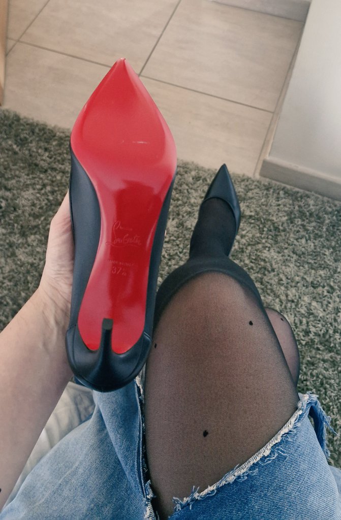 Miss Moneypenny tweet media