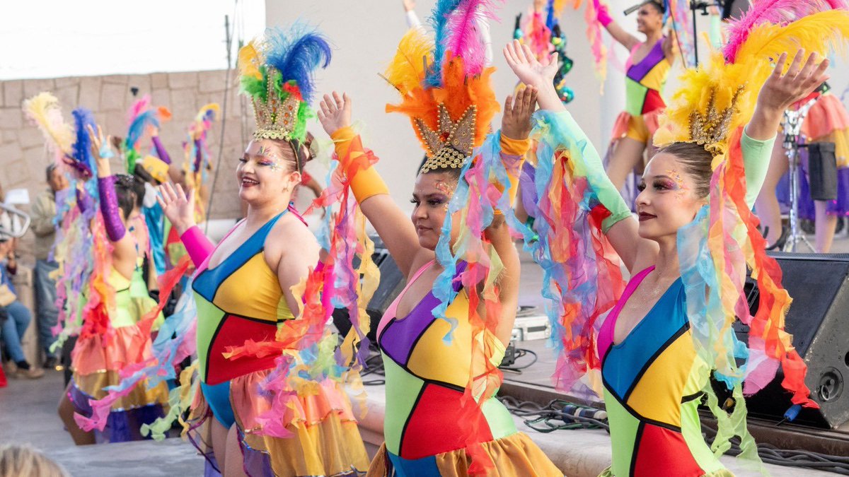 El Financiero (@elfinanciero_mx) on Twitter photo Tras su inauguración el pasado 27 de febrero, el Carnaval Internacional de Mazatlán 2025 🎠🎡 ha mantenido un ambiente vibrante para miles de visitantes nacionales y extranjeros: restaurantes y mercados locales han sido testigos de una alta afluencia 💃🙌🕺
📸 <a href="/SECTUR_mx/">SECTUR México</a> Tras su inauguración el pasado 27 de febrero, el Carnaval Internacional de Mazatlán 2025 🎠🎡 ha mantenido un ambiente vibrante para miles de visitantes nacionales y extranjeros: restaurantes y mercados locales han sido testigos de una alta afluencia 💃🙌🕺
📸 <a href="/SECTUR_mx/">SECTUR México</a>