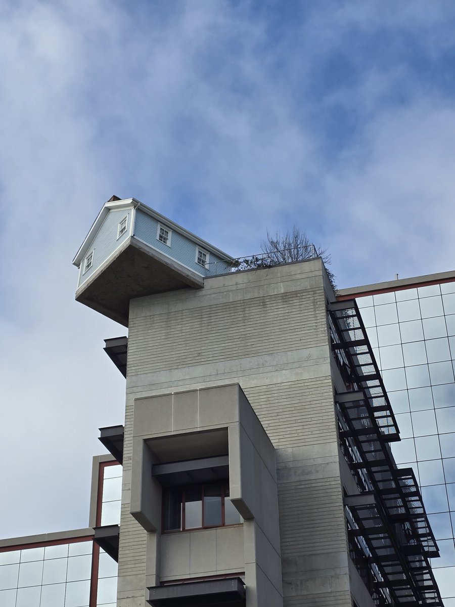 A great pleasure visiting a longtime (talking about the CRêPE paper 🙂) friend and collaborator <a href="/EarlenceF/">earlence</a>  last week at <a href="/UCSD/">UC San Diego</a>, before heading to <a href="/NDSSSymposium/">NDSS Symposium</a>!

<a href="/UniPadova/">Università di Padova</a>  <a href="/SPRITZGROUP/">SpritzGroup</a>