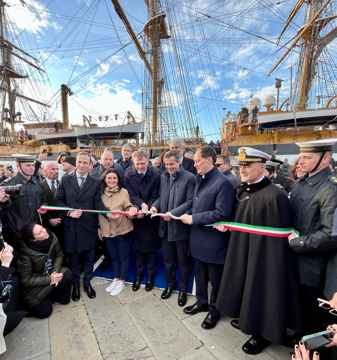Regione FVG (@regionefvgit) on Twitter photo “Il rientro della #Vespucci dal tour mondiale e la ripartenza per quello italiano dalla riva del Mandracchio, assieme all'ormeggio della nave Trieste, rappresentano un momento straordinario per il Friuli Venezia Giulia". Così il governatore <a href="/M_Fedriga/">Massimiliano Fedriga</a>.
👉ibit.ly/ohmXZ “Il rientro della #Vespucci dal tour mondiale e la ripartenza per quello italiano dalla riva del Mandracchio, assieme all'ormeggio della nave Trieste, rappresentano un momento straordinario per il Friuli Venezia Giulia". Così il governatore <a href="/M_Fedriga/">Massimiliano Fedriga</a>.
👉ibit.ly/ohmXZ