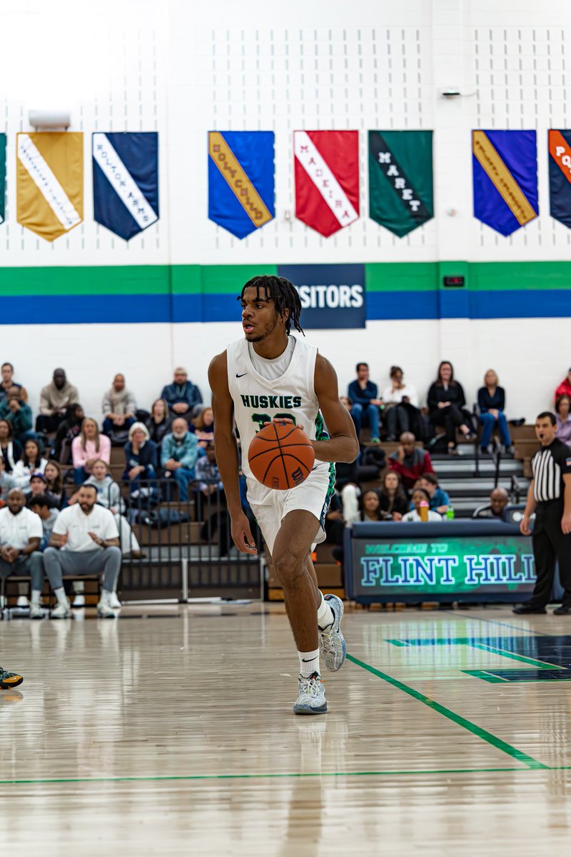 Senior Season Basketball Highlights: hudl.com/v/2RqCDe 

6'5 Versatile Wing
Lockdown Defender 🔒
40% from 3 during regular season

<a href="/coachricoreed/">Rico Reed</a> <a href="/FlintHillHoops/">Huskies</a>