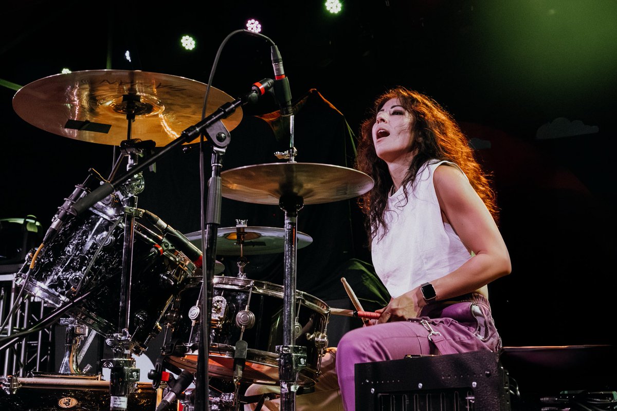 sarahthetog's tweet photo. ok photogs, it’s women’s history month, so this one is for the ladies. about 48% of music photographers are women but often don’t see the same opportunities as our male counterparts. let’s show the industry why we also deserve a chance and show me your fav pics of women in music https://t.co/4e2yAc8YVX